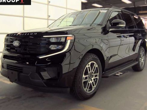 Used 2025 Ford Expedition Active AWD/4WD image 1