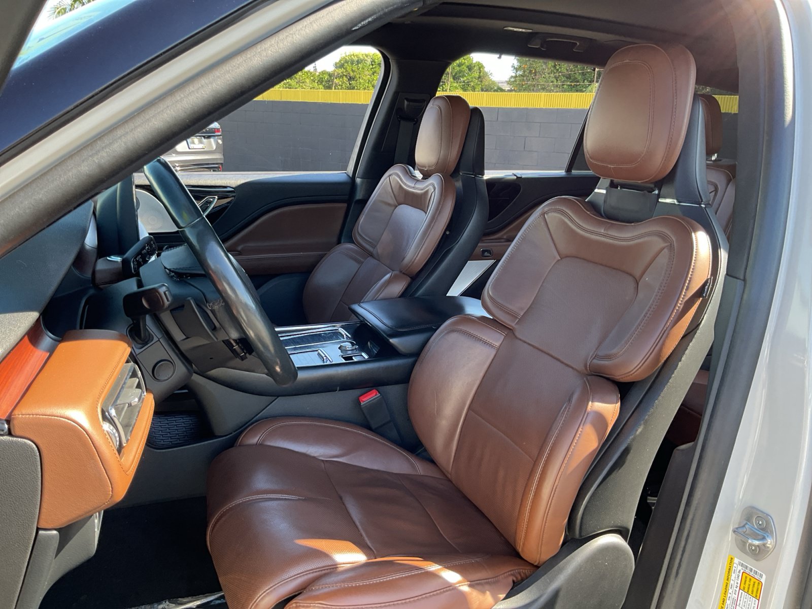 Used 2023 Lincoln Aviator Reserve w/ Equipment Group 201A AWD/4WD image 18