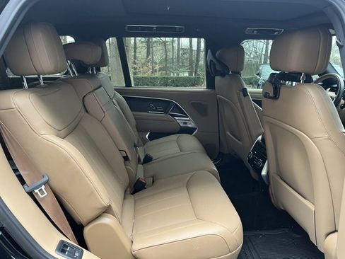 Used 2025 Land Rover Range Rover Long Wheelbase SE image 13