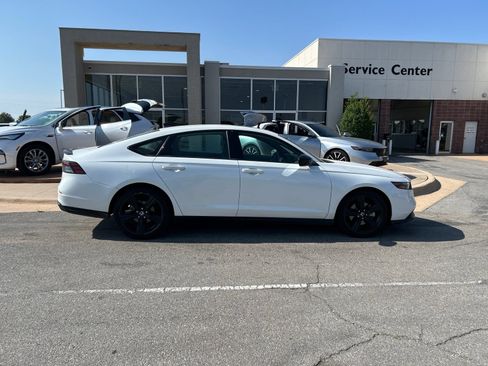 Used 2023 Honda Accord Sport image 4