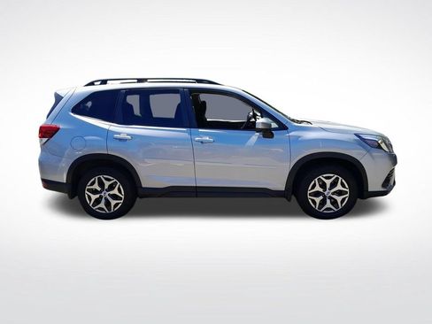 Used 2023 Subaru Forester Premium AWD/4WD image 9