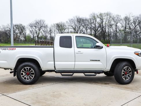 Used 2021 Toyota Tacoma TRD Sport w/ TRD Premium Sport Package image 5