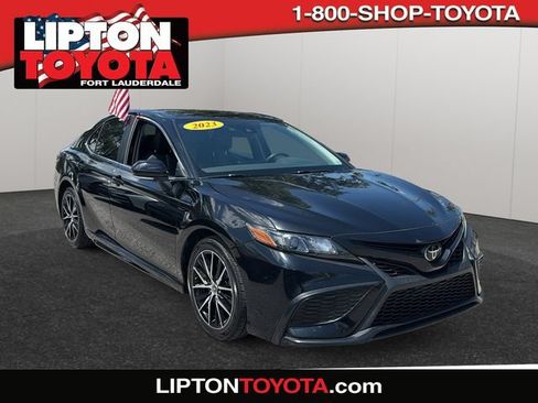 Used 2023 Toyota Camry SE FWD image 1