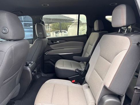 Used 2025 Chevrolet Traverse LT image 30