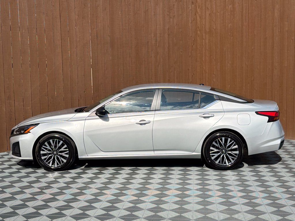 Used 2026 Nissan Altima 2.5 SV FWD image 13