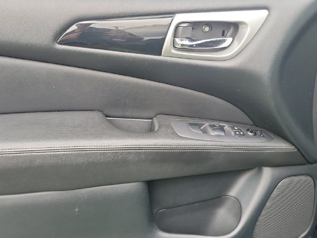 Used 2019 Nissan Pathfinder S AWD/4WD image 23