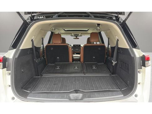 Used 2024 Nissan Pathfinder Platinum AWD/4WD image 17