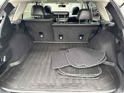Used 2017 Subaru Outback 3.6R Limited image 19
