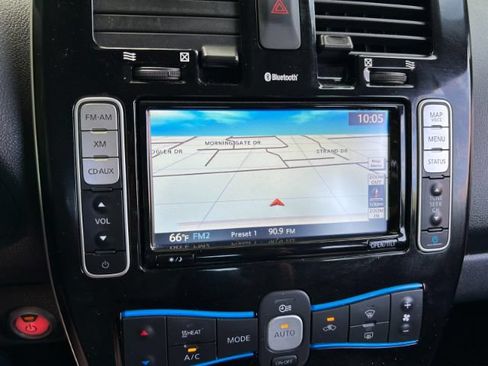 Used 2015 Nissan Leaf SL FWD image 12