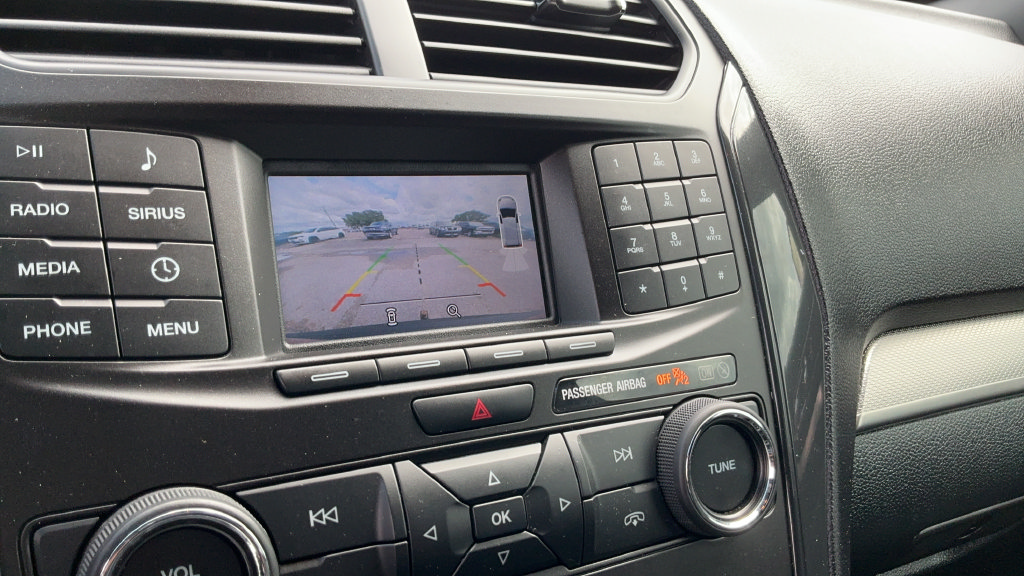 Used 2019 Ford Explorer XLT FWD image 10