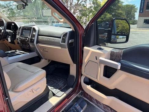 Used 2017 Ford F250 Lariat w/ Lariat Value Package AWD/4WD image 24