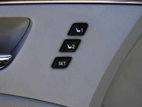 Used 2011 Toyota Avalon FWD image 19