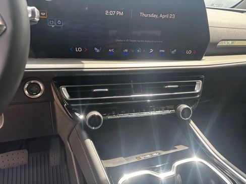 New 2026 Chevrolet Traverse LT w/ Sun and Wheel Package FWD image 20