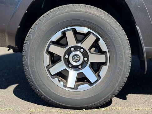 Used 2019 Toyota 4Runner TRD Off-Road Premium AWD/4WD image 9