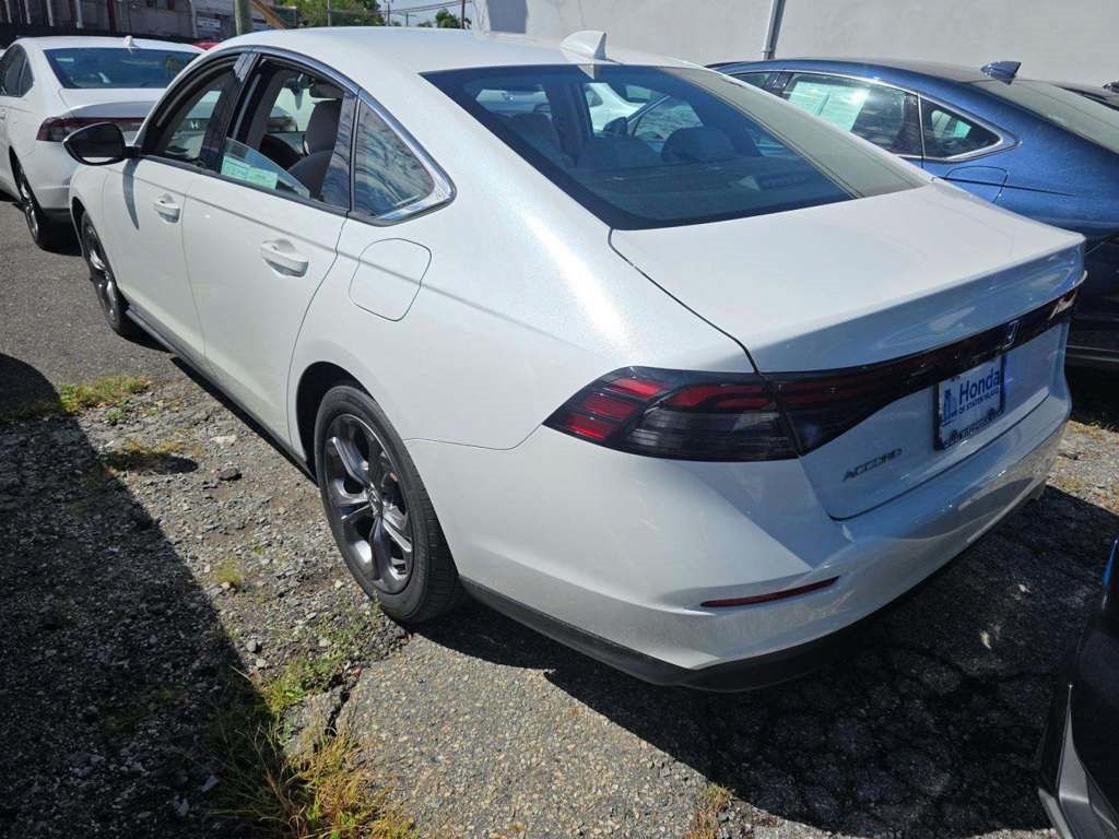Used 2023 Honda Accord EX image 3