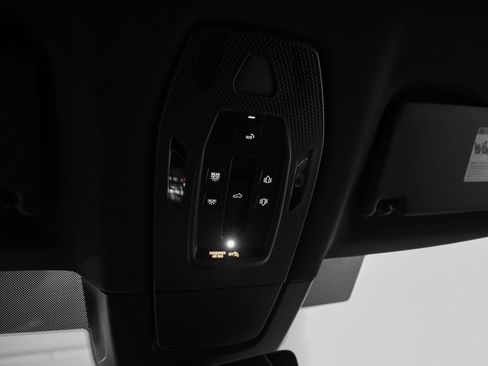 Certified 2025 Porsche Macan 4 Electric image 47