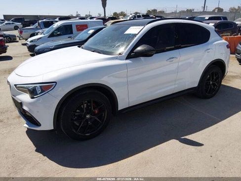 Used 2019 Alfa Romeo Stelvio Ti Sport w/ Quick Order Package 22S Sport AWD/4WD image 2