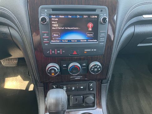 Used 2017 Chevrolet Traverse LT w/ Style and Technology Package AWD/4WD image 20