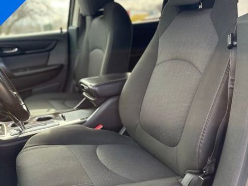 Used 2017 Chevrolet Traverse LT w/ Style and Technology Package image 12