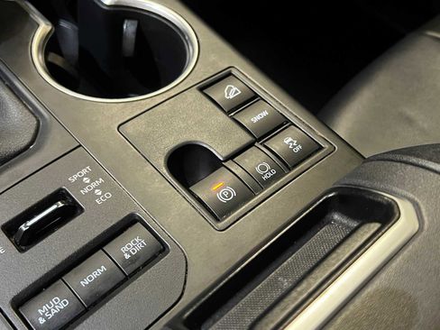 Certified 2023 Toyota Highlander XLE image 29