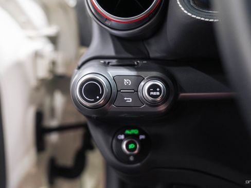 Used 2018 Ferrari 812 Superfast image 29