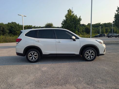 Used 2021 Subaru Forester Premium AWD/4WD image 4