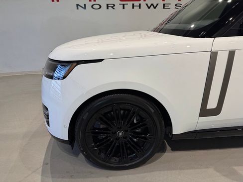 Used 2025 Land Rover Range Rover SE AWD/4WD image 3