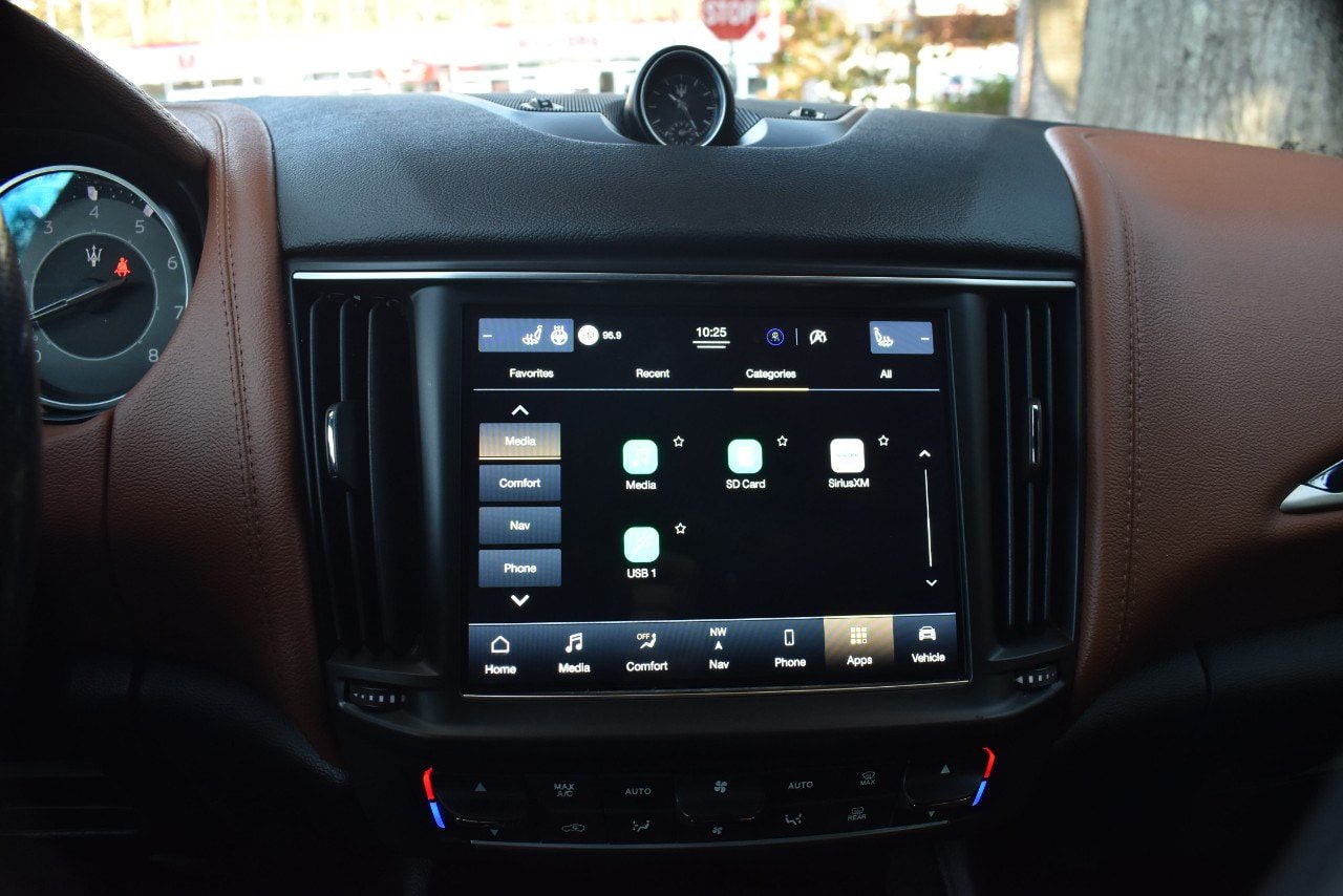 Used 2021 Maserati Levante AWD/4WD image 33