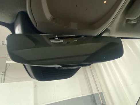 Used 2025 Volvo XC40 B5 Plus image 28