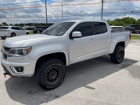 Used 2020 Chevrolet Colorado W/T w/ Custom Special Edition AWD/4WD image 3