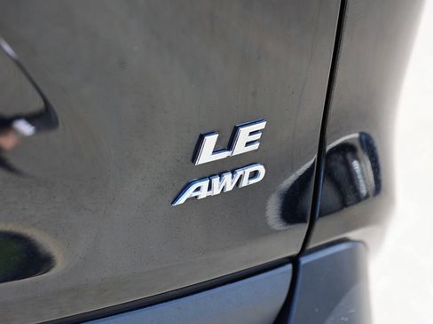Used 2021 Toyota RAV4 LE AWD/4WD image 10