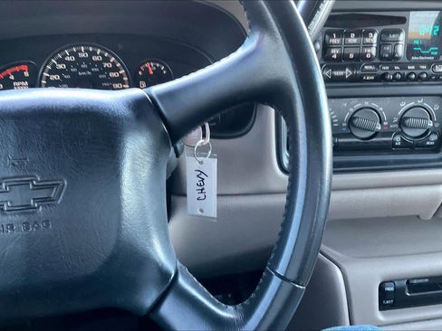 Used 2002 Chevrolet Silverado 2500 LT image 24