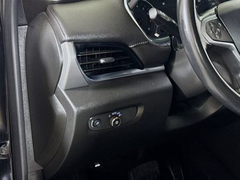 Used 2023 Chevrolet Traverse LT AWD/4WD image 8