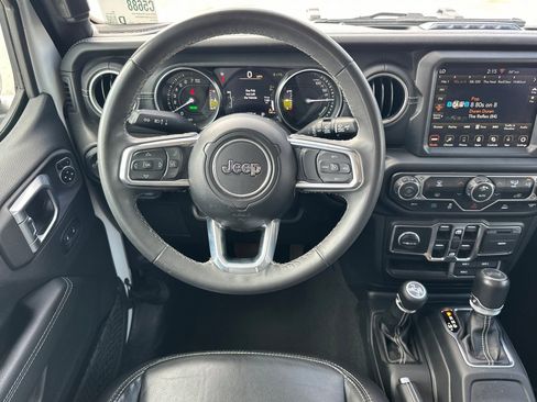 Used 2023 Jeep Wrangler Sahara image 14