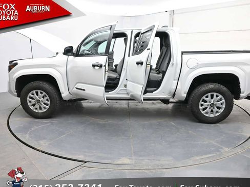 Used 2025 Toyota Tacoma SR5 image 39