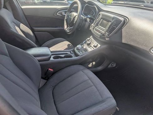 Used 2015 Chrysler 200 Limited image 4