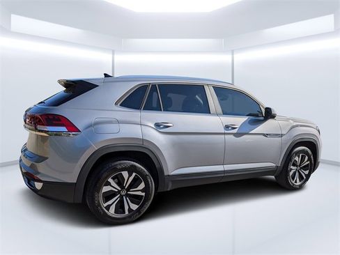 Certified 2024 Volkswagen Atlas Cross Sport SE image 3