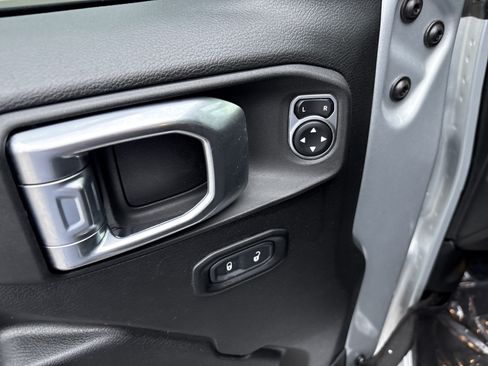 Used 2023 Jeep Wrangler Unlimited Sport AWD/4WD image 16