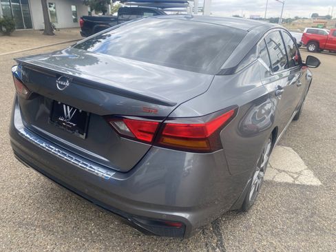 Used 2023 Nissan Altima 2.5 SR w/ SR Premium Package FWD image 8