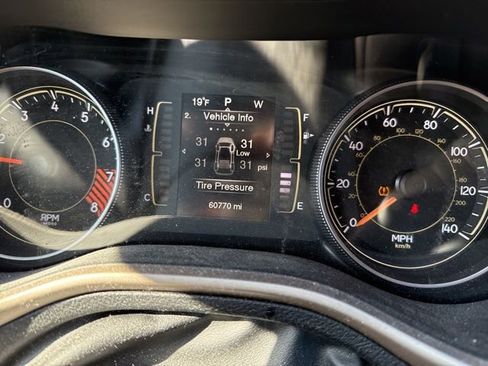 Used 2015 Jeep Cherokee Latitude w/ Comfort/Convenience Group image 11