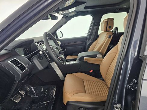 New 2025 Land Rover Discovery Dynamic SE image 22