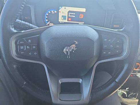 Used 2022 Ford Bronco Badlands image 11