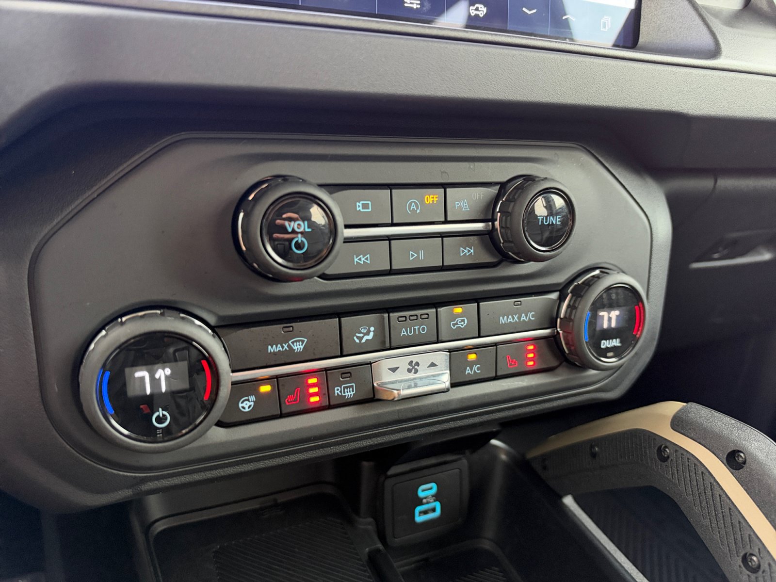 Used 2025 Ford Bronco Badlands AWD/4WD image 24