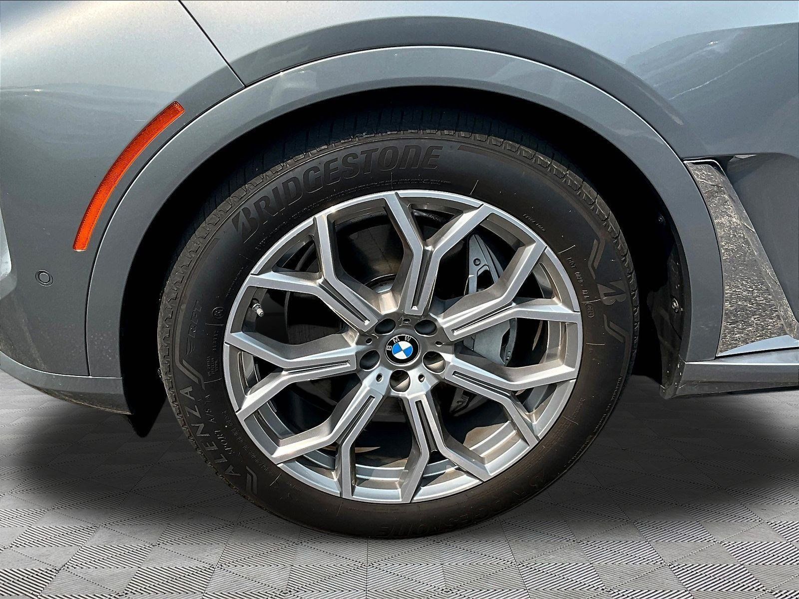 Used 2024 BMW X7 xDrive40i w/ Premium Package AWD/4WD image 34