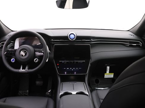 New 2024 Maserati Grecale GT image 8