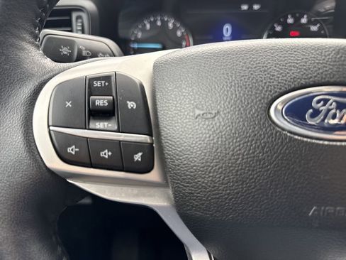 Used 2023 Ford Explorer XLT AWD/4WD image 19