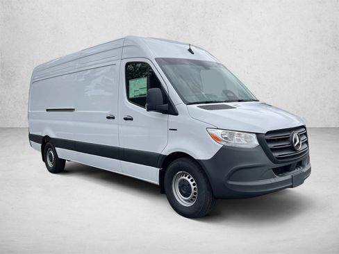 New 2025 Mercedes-Benz eSprinter 170 Cargo image 3