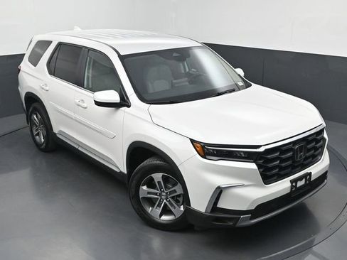 Used 2025 Honda Pilot EX-L image 37