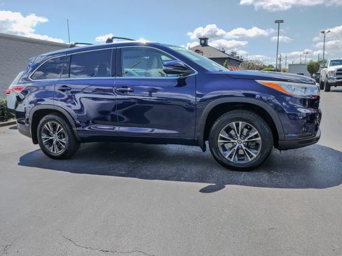 Used 2016 Toyota Highlander XLE AWD/4WD image 4