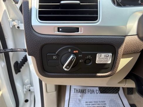Used 2016 Volkswagen Touareg Sport AWD/4WD image 20